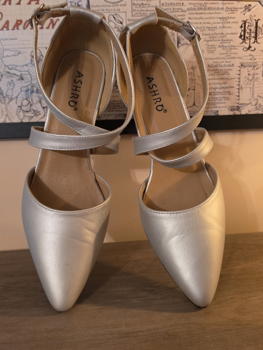 ASHRO Silver Pointed-Toe Strappy Flats